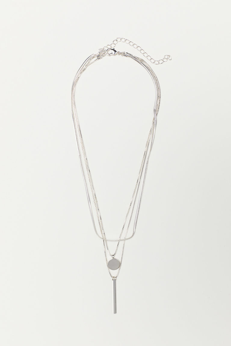 Threestrand necklace